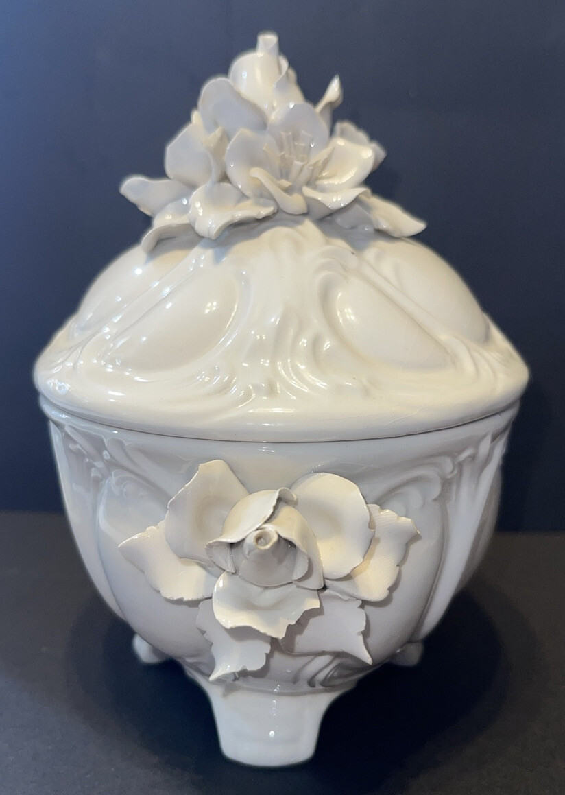 Italian Art Pottery Capodimonte Off White Floral Vintage Box Applied Flowers EUC
