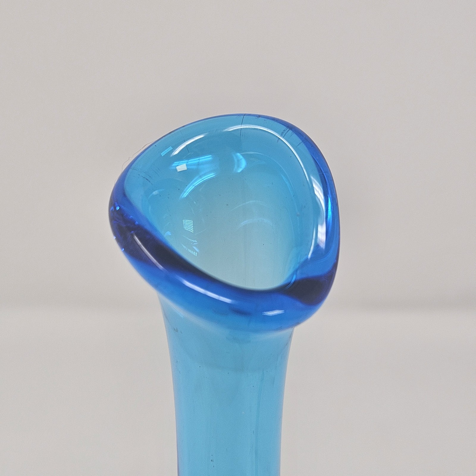 Vintage MCM Fenton Colonial Blue Hobnail 9.5″ Tall Swung Bud Vase Retro Glass