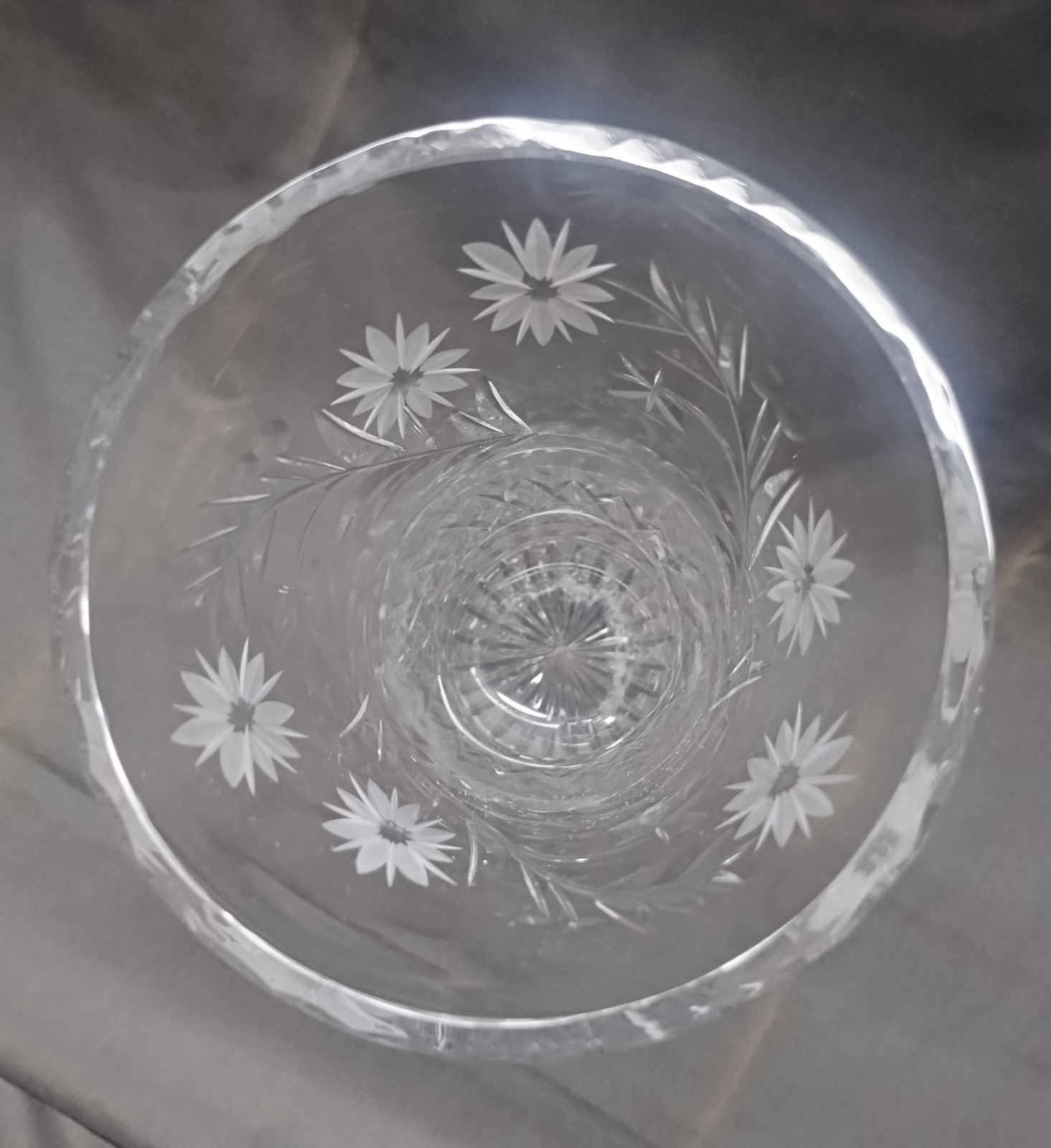 Vintage Edinburgh Crystal Cut Glass Vase Argyll Flowers 7 3/4″ Tall