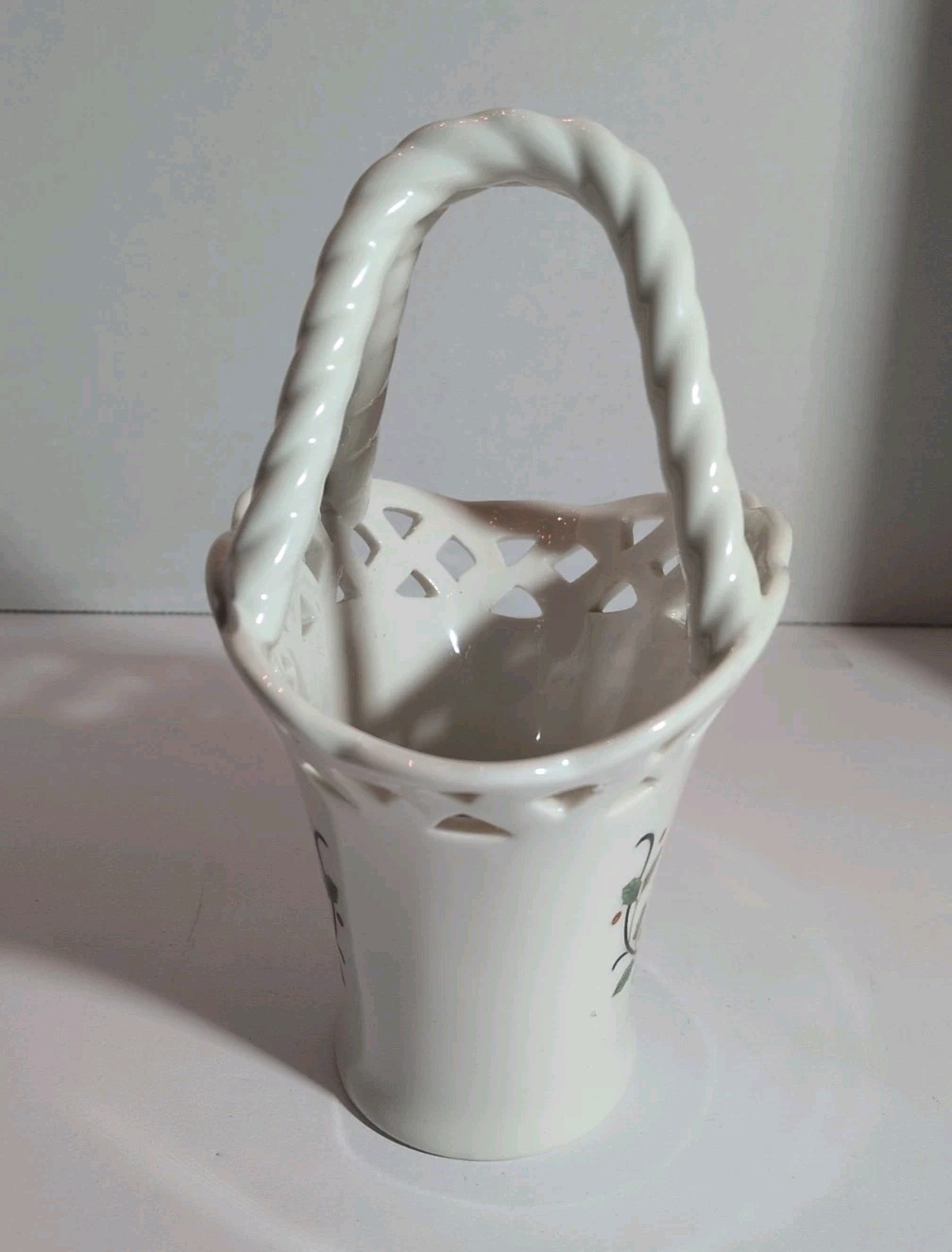 Mikasa Basket Porcelain Holiday Lace Christmas Holly & Berry 7.5”