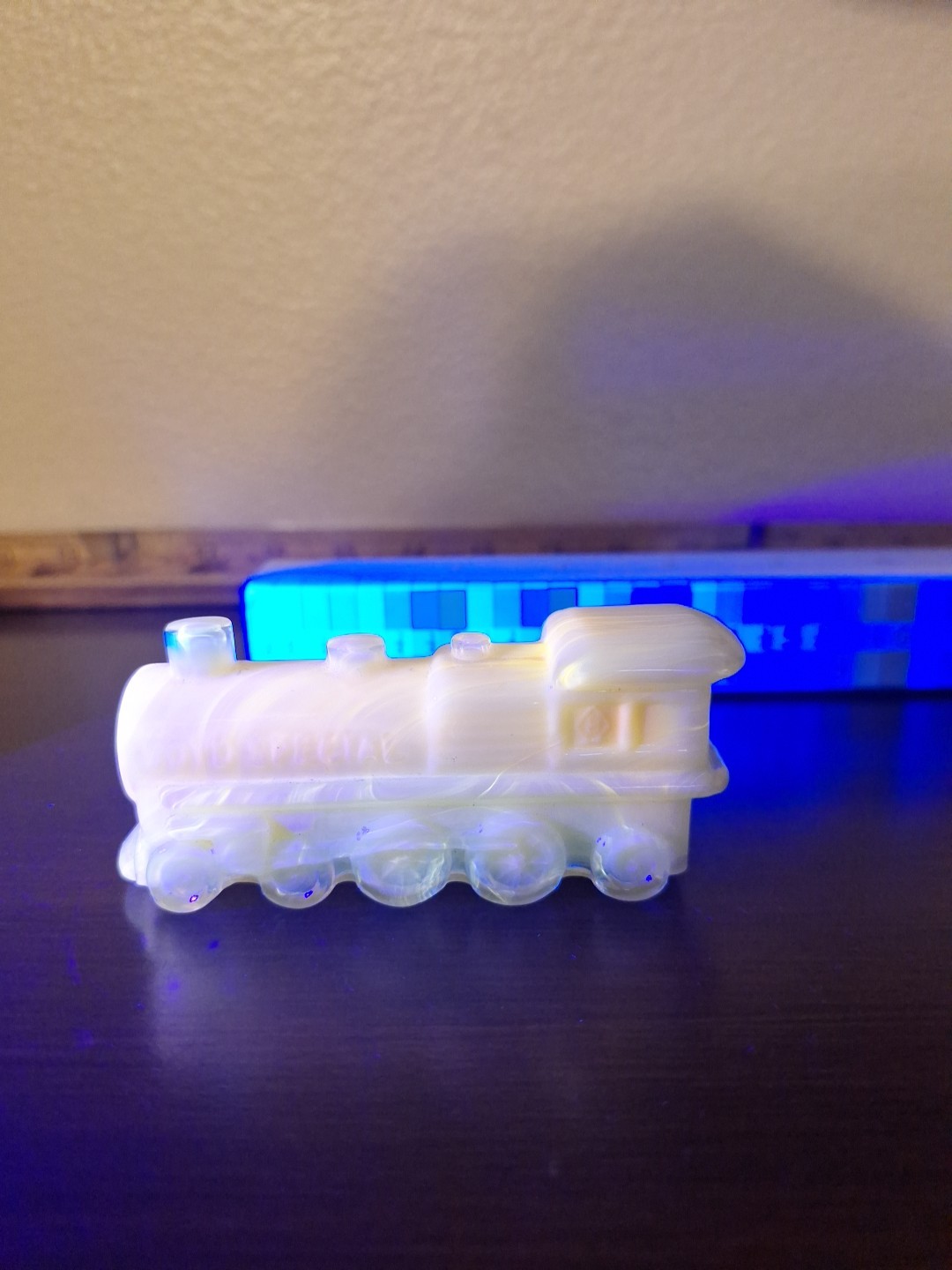 Vintage Boyd Art Glass Special Train Engine Yellow 1980s Figurine GLOWS under BL