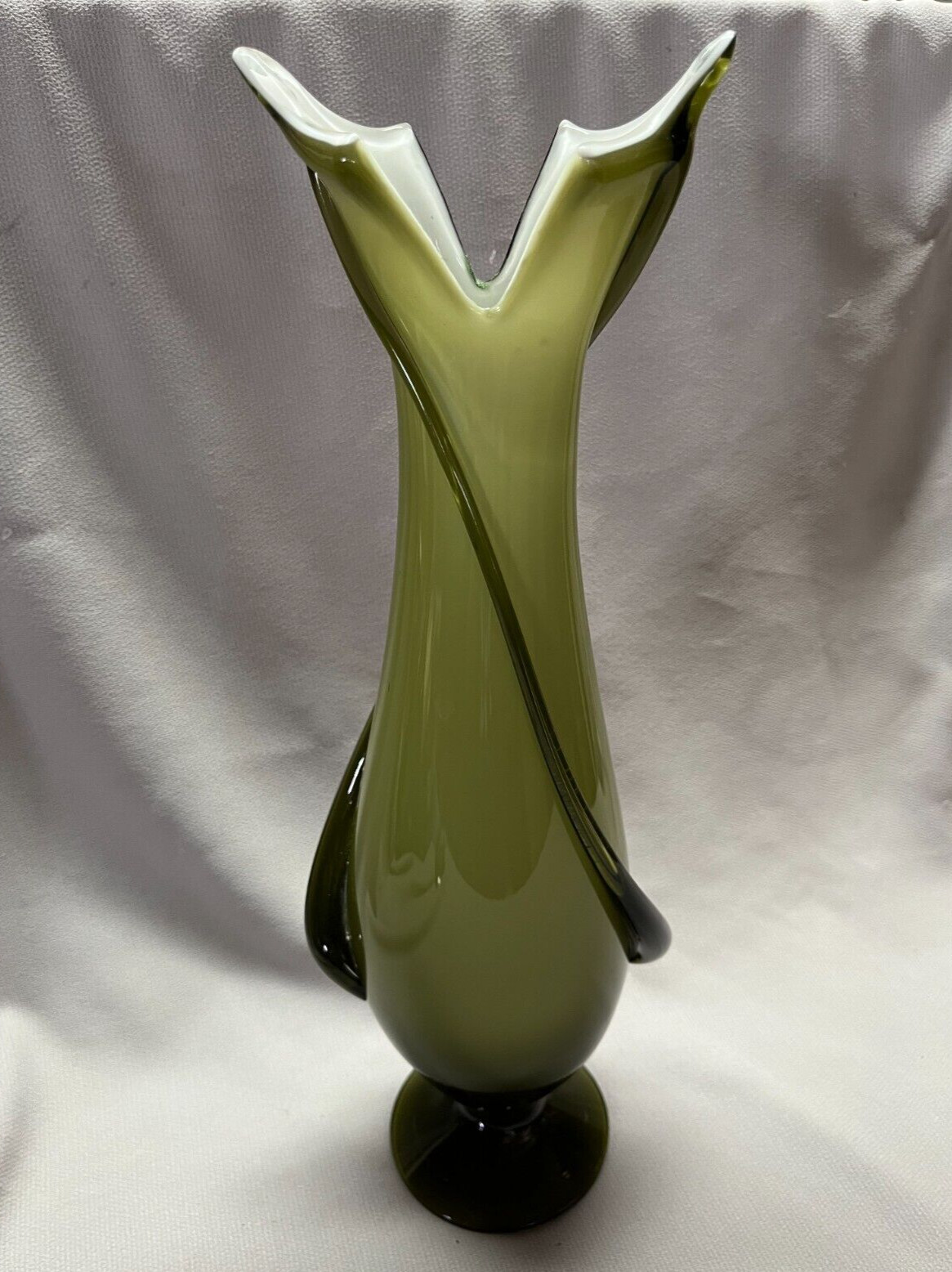 Vintage Cristalleria Fratelli Beti Empoli Green MCM 14″ Art Glass Footed Vase
