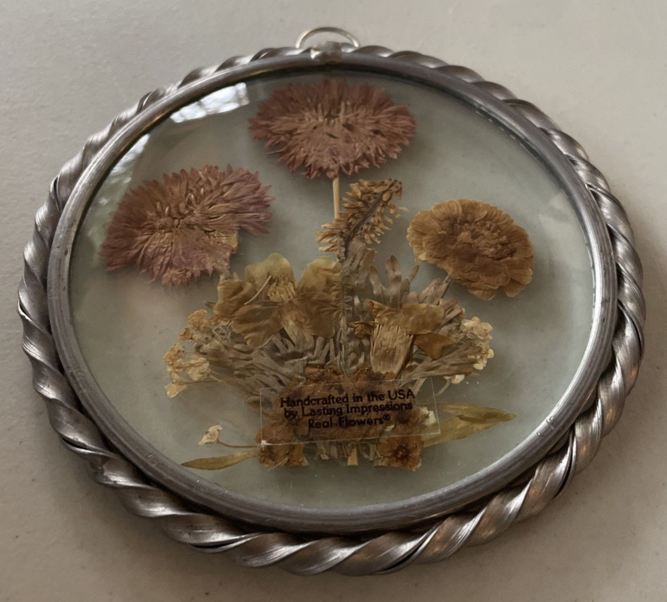 Vintage LASTING IMPRESSIONS USA Pressed Flowers Round Pewter & Glass Suncatcher