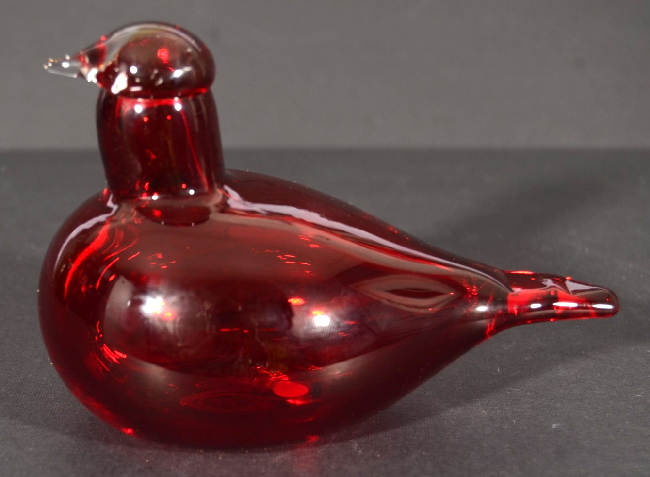 Iittala Oiva Toikka Finland Hand Blown Bird Cranberry Ruby Red Tern EXCELLENT!
