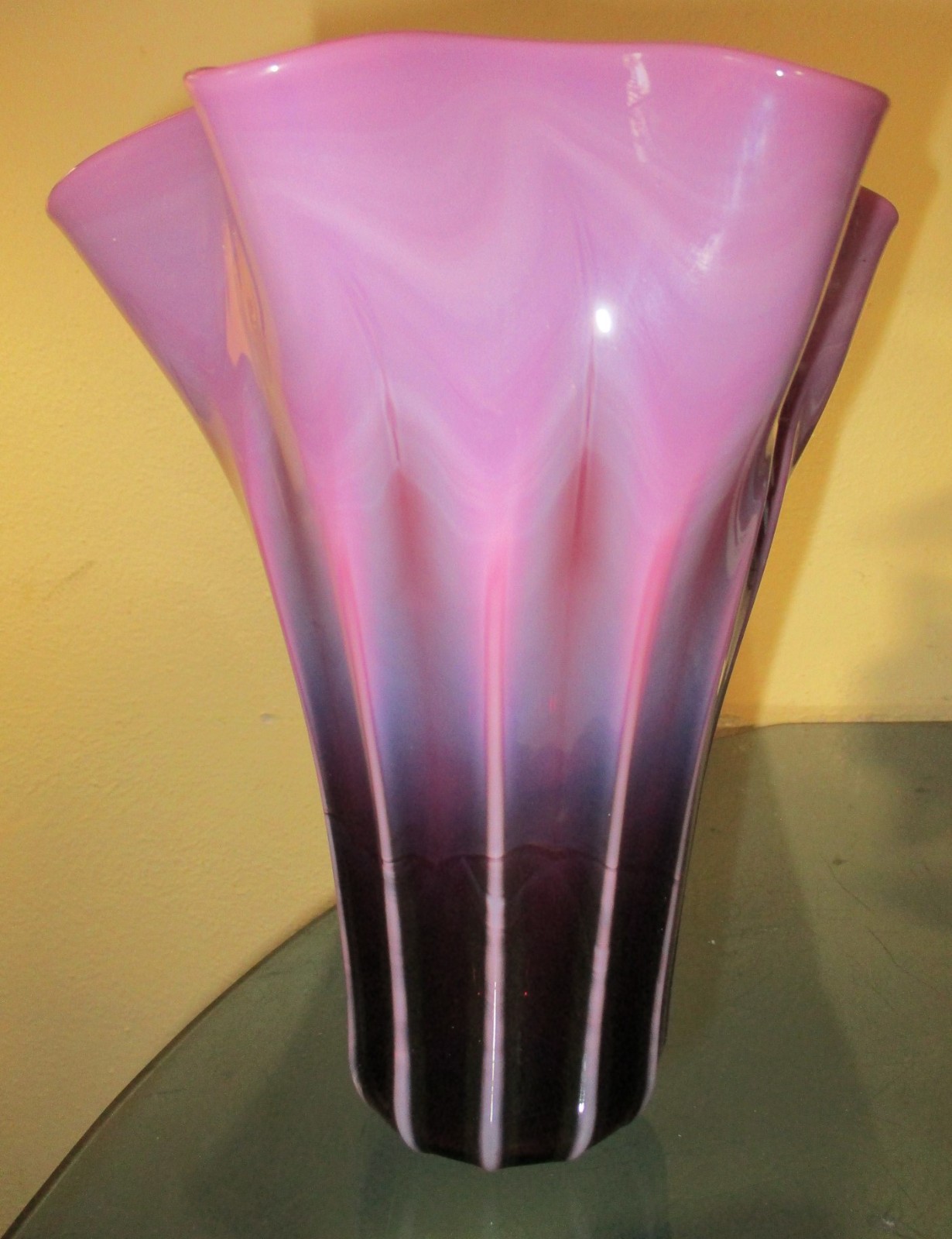 VINTAGE Y2K BLOWN GLASS HANDKERCHIEF VASE,8″ PURPLE OMBRE,SIGNED BRODY SHAW 2001