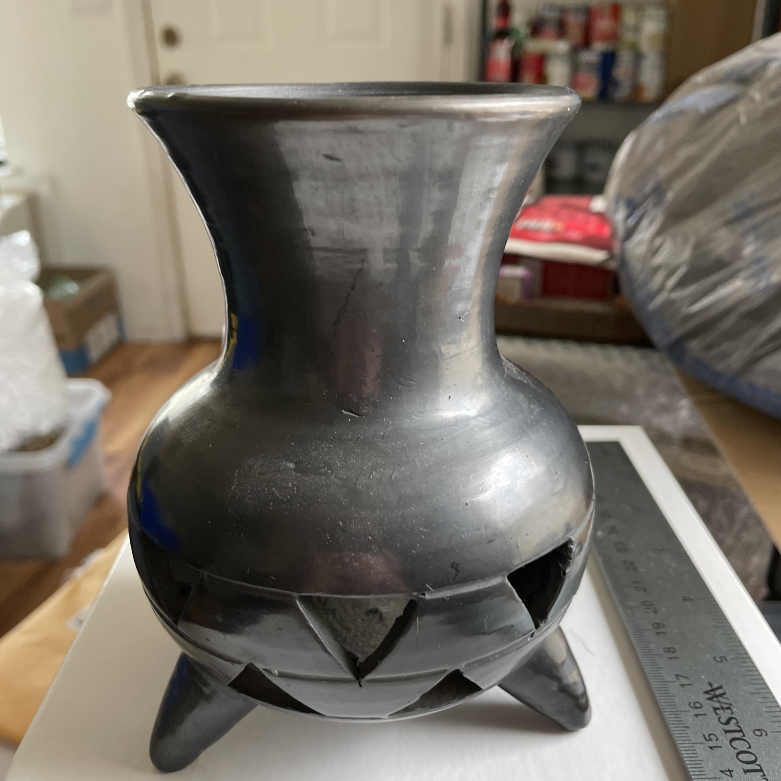 Handmade barro Negro Black Pottery powder Vase With Cut Out Size And Tripod
