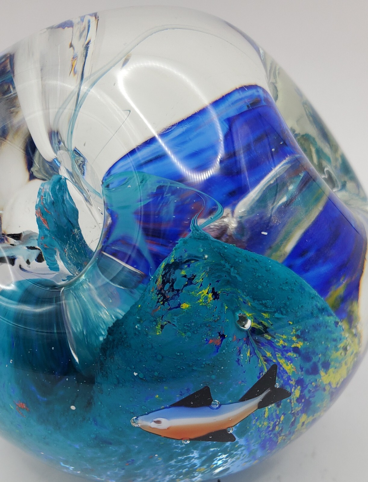 VTG Art Glass Hand Blown Fish Aquarium Paperweight Ocean Waves 4″ H , 2 Lb