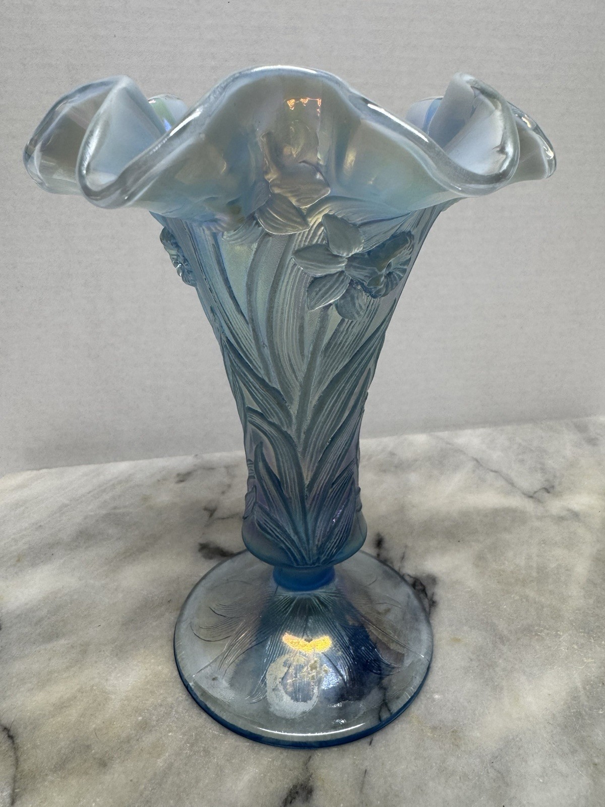 7″ Fenton Art Glass Misty Blue Satin Opalescent Iridescent Daffodil Footed Fl…