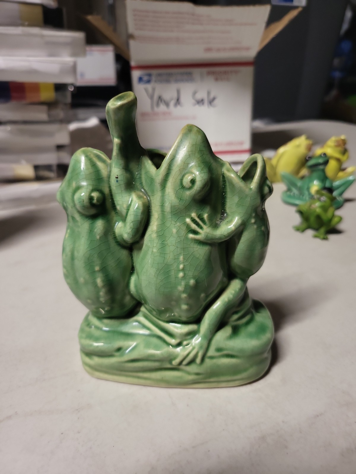 Vintage – Green Pottery 3 Three Singing & Hugging Frogs Vase – Made in Japan