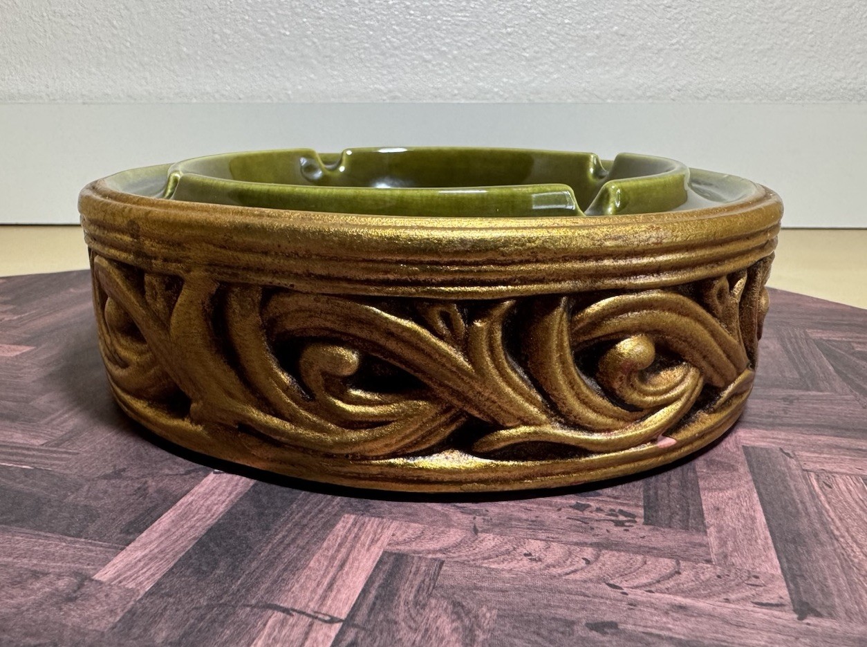 Freeman McFarlin Pottery 239 Avocado Green Gold Leaf Round Ashtray California