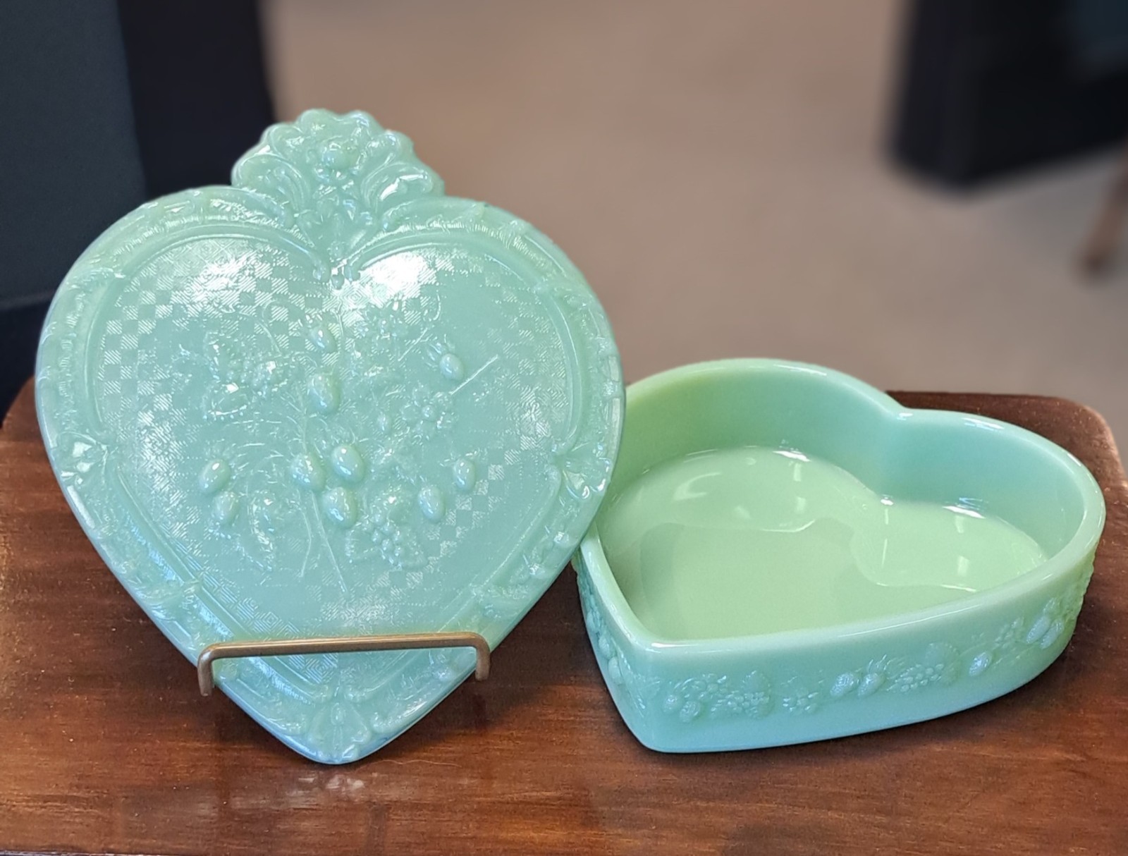 Vintage Style Mosser Jadeite Strawberry Heart Covered Box – New from Fenton Mold