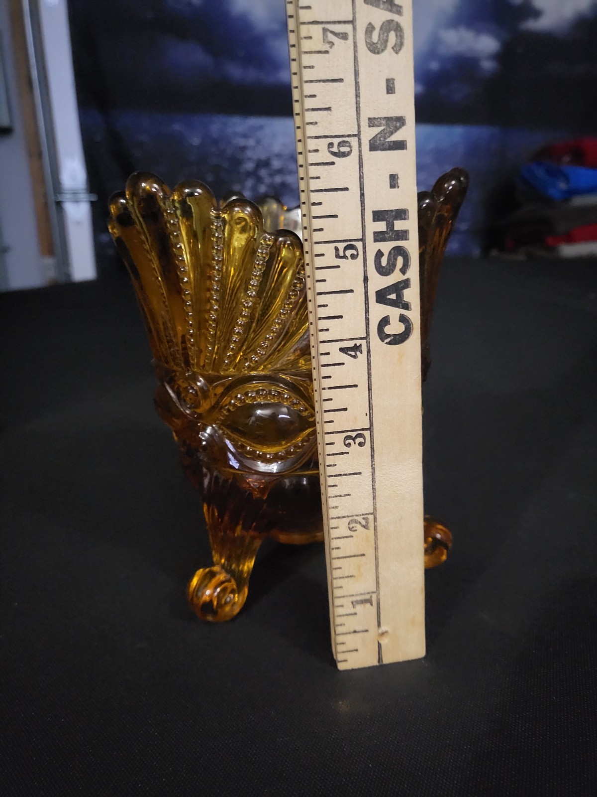 LG Wright Eyewinker Spooner 3-Toed Amber Gold Glass Vase 5.5”