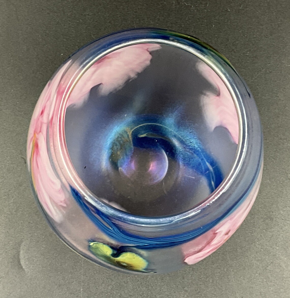 6.25” CHARLES LOTTON MULTI FLORA ART GLASS VASE SIGNED IRIDESCENT BLUE PINK 1980