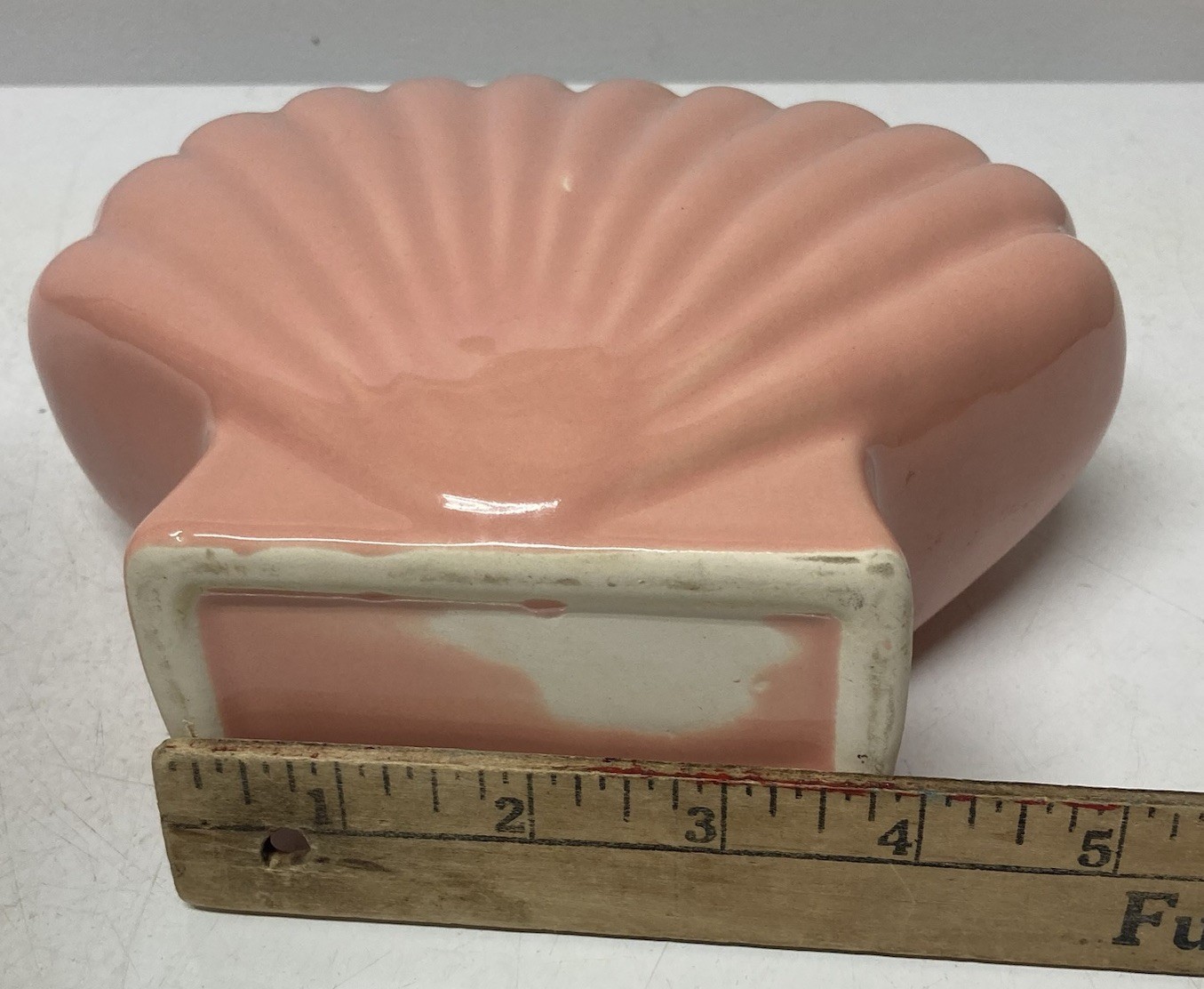 Vintage Art Pottery Ceramic Clamshell Fan Vase Coral Dusty Pink 6.5” X 7” EUC