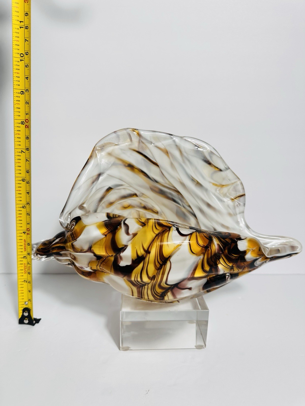 Art Glass Shell Figurine – Brown, White, Yellow & Black Sea Life Decor