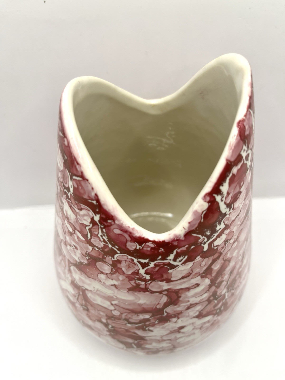 Unmarked Fuchsia Marble-Glaze Vase Elliptical Opening MCM 1960’s 7 3/4″