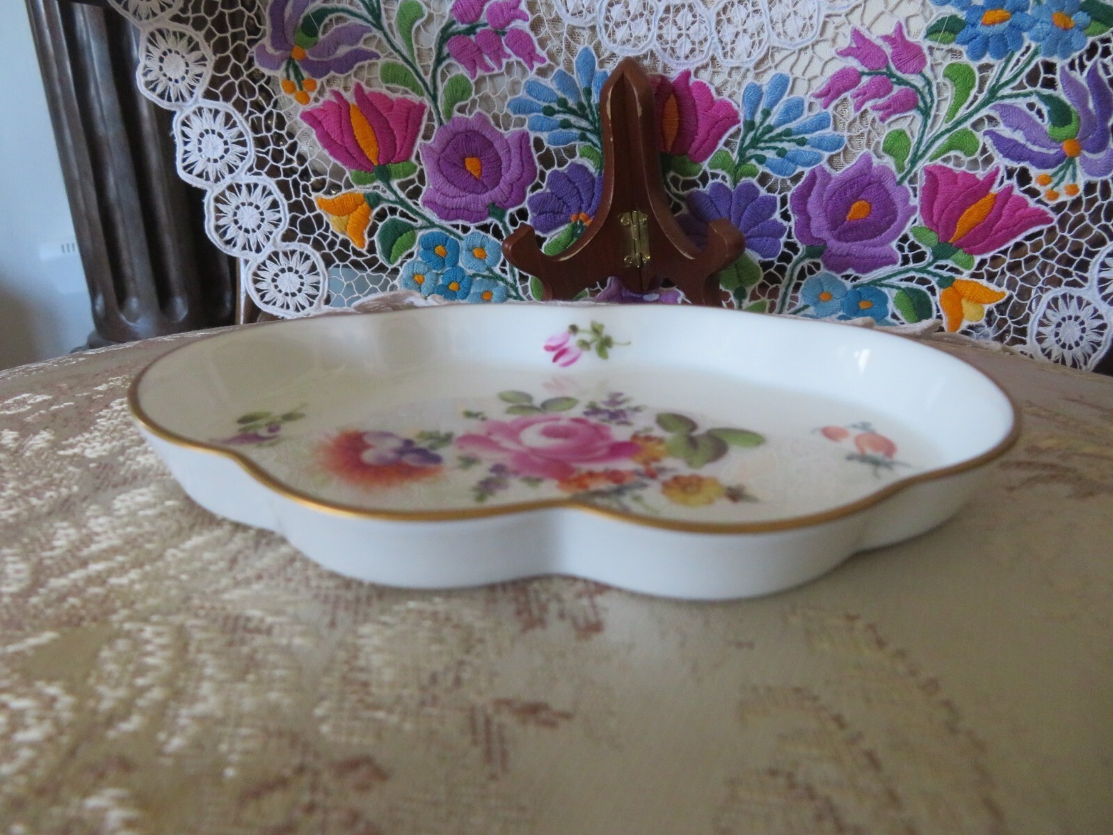 HEREND HUNGARY TRAY Flower Pattern 5 1/2″x 3 1/2″ Diameter PIN DISH