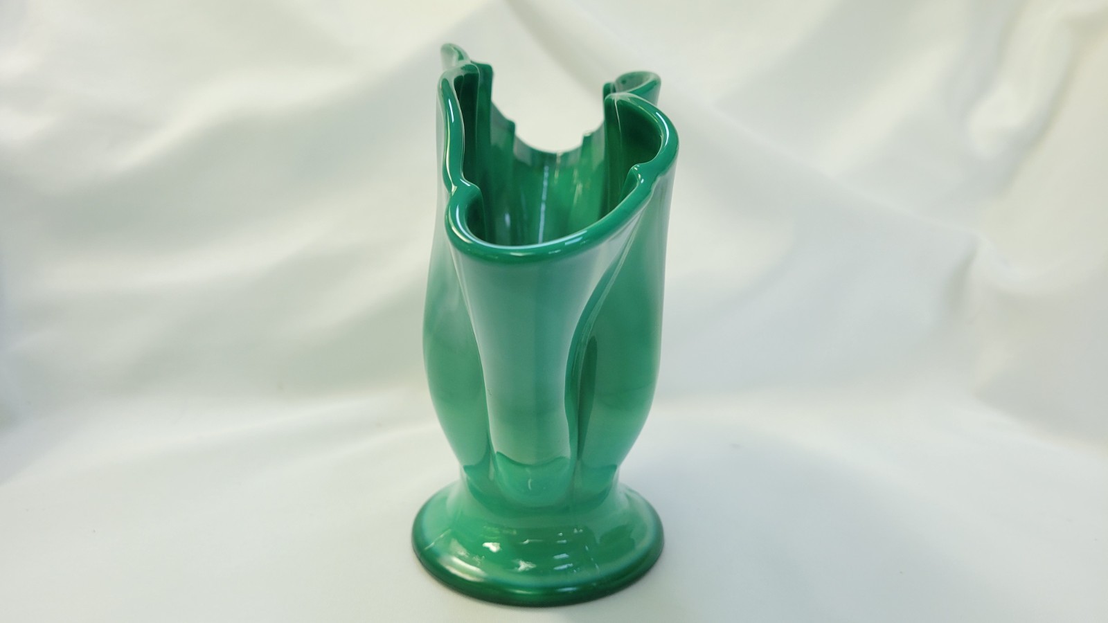 Vintage Midcentury Fenton Mongolian Green Slag Glass Fan Vase