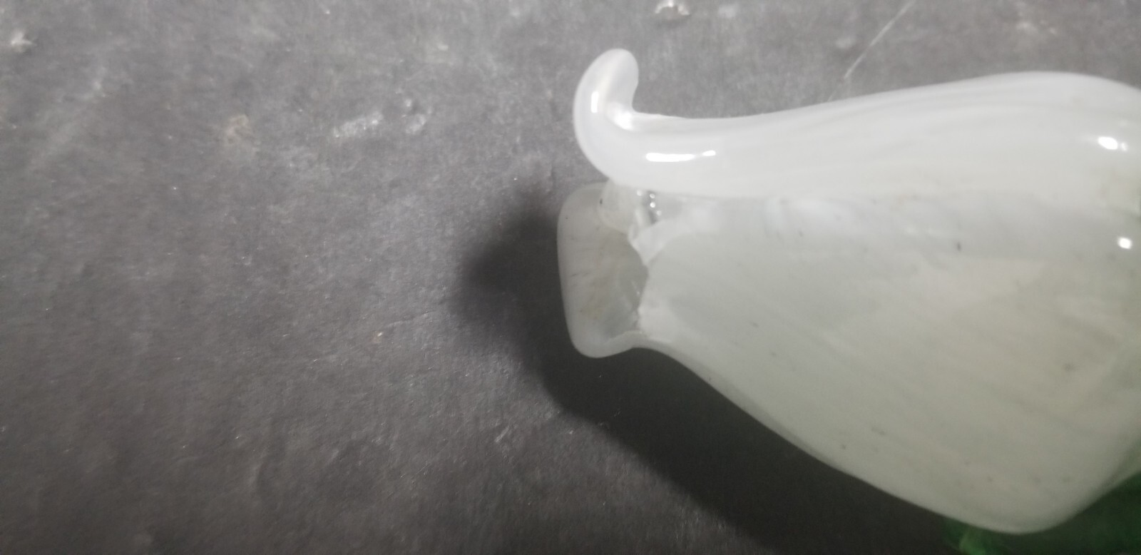ART GLASS WHITE ROSE BUD LONG STEM GLASS FLOWER 17 1/2″