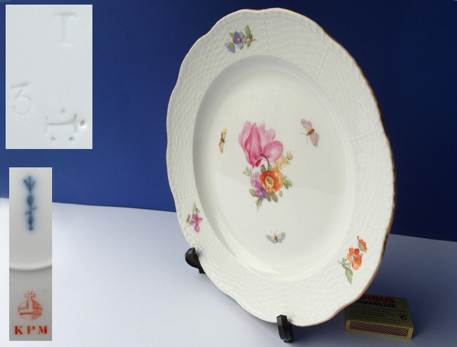 KPM Porcelain Plate Old- Osier Edge Flowers Butterfly, around 1919 N1 G151