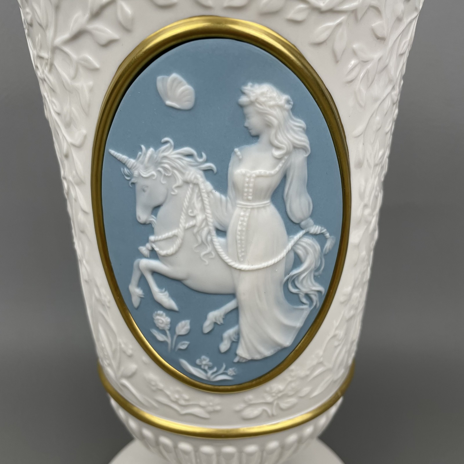 Franklin Mint Lady and The Unicorn Porcelain Cameo Vase 1991 by George McMonigle