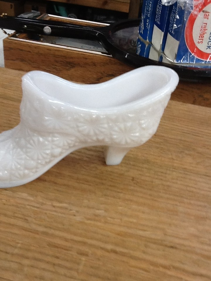 Vintage Fenton White Milk Glass Daisy and Button Slipper Shoe 6 x 2.5 in