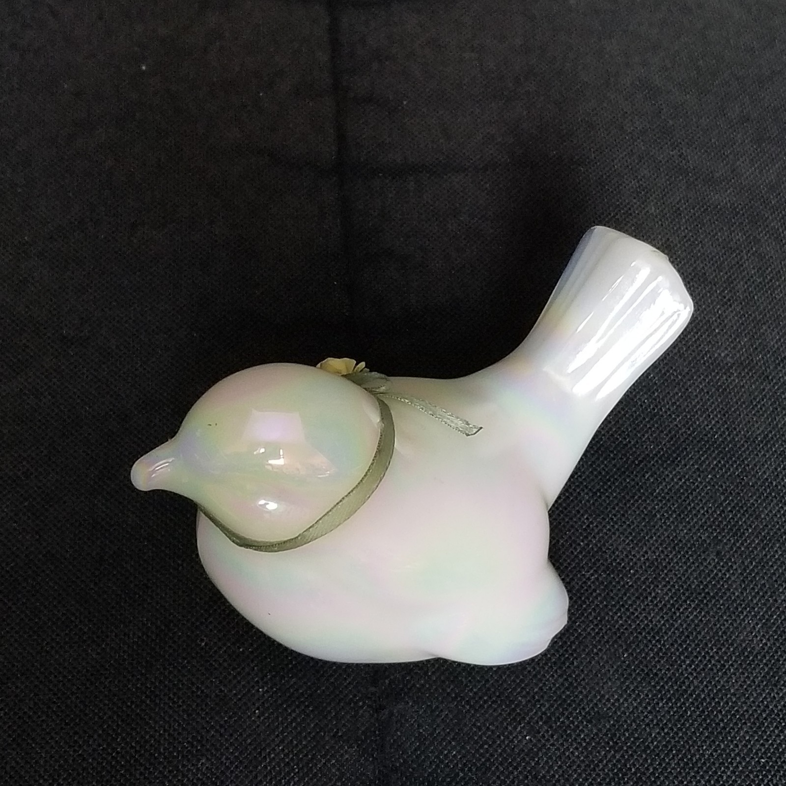 Vtg Fenton White Sparrow Bird Opalescent Iridescent Art Glass Figurine 4.5″