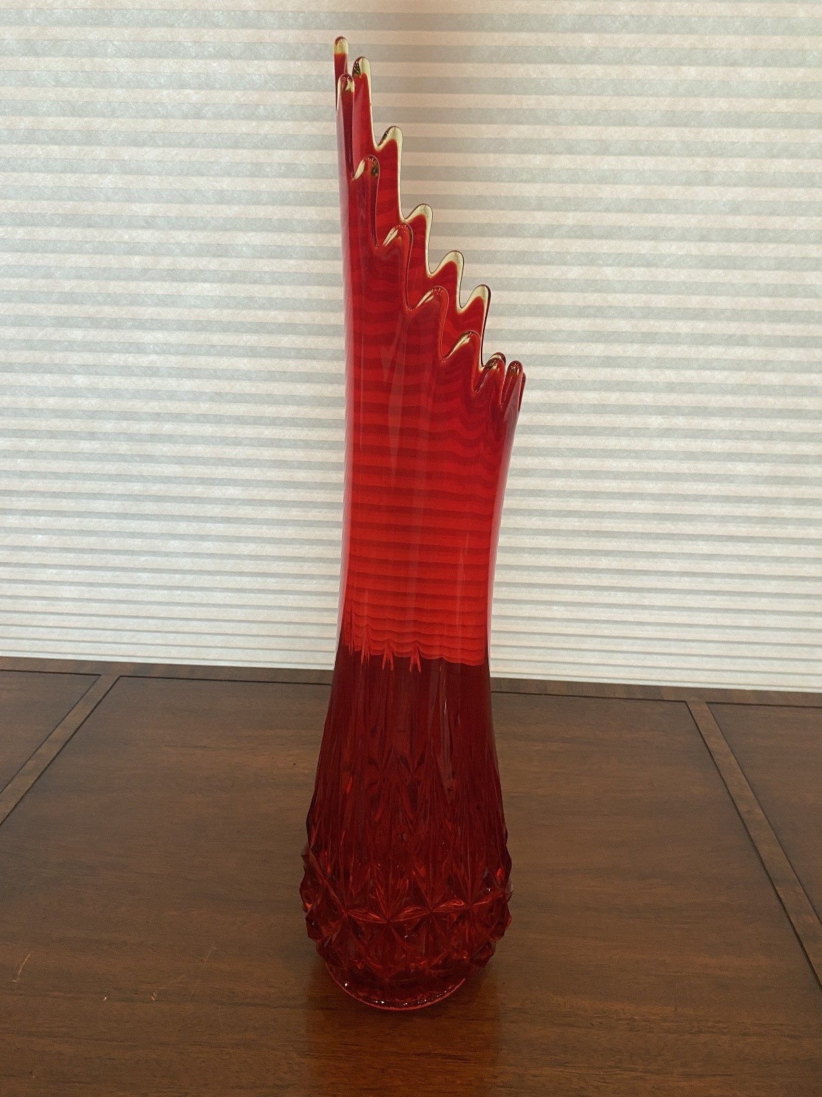 LARGE STUNNING VTG L.E. SMITH Amberina DIAMOND BUTT Art Glass Swung Vase 23.5″H
