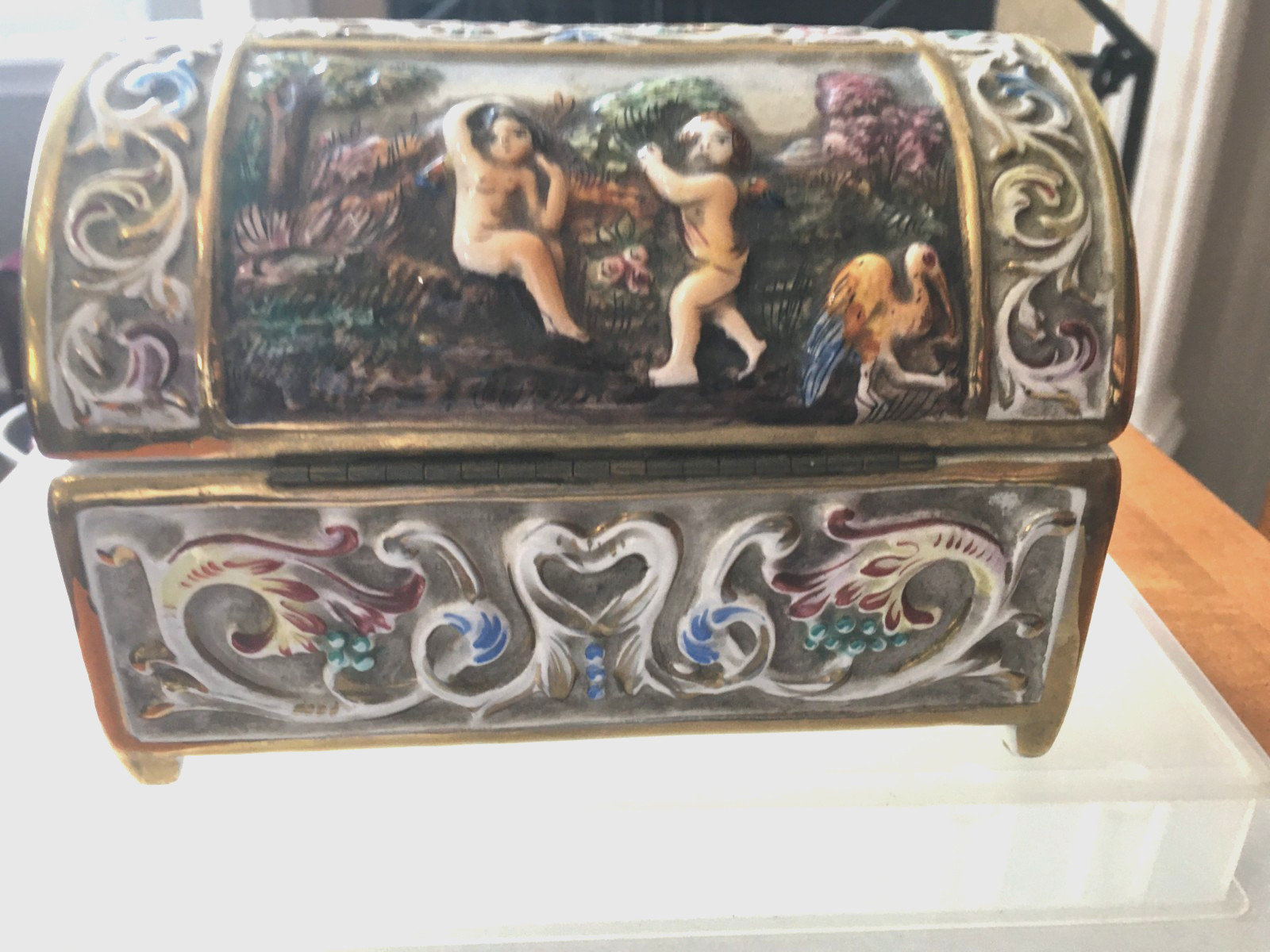 Capodimonte Decorated Box With Domed, Hinged Lid, 6″ x 4″