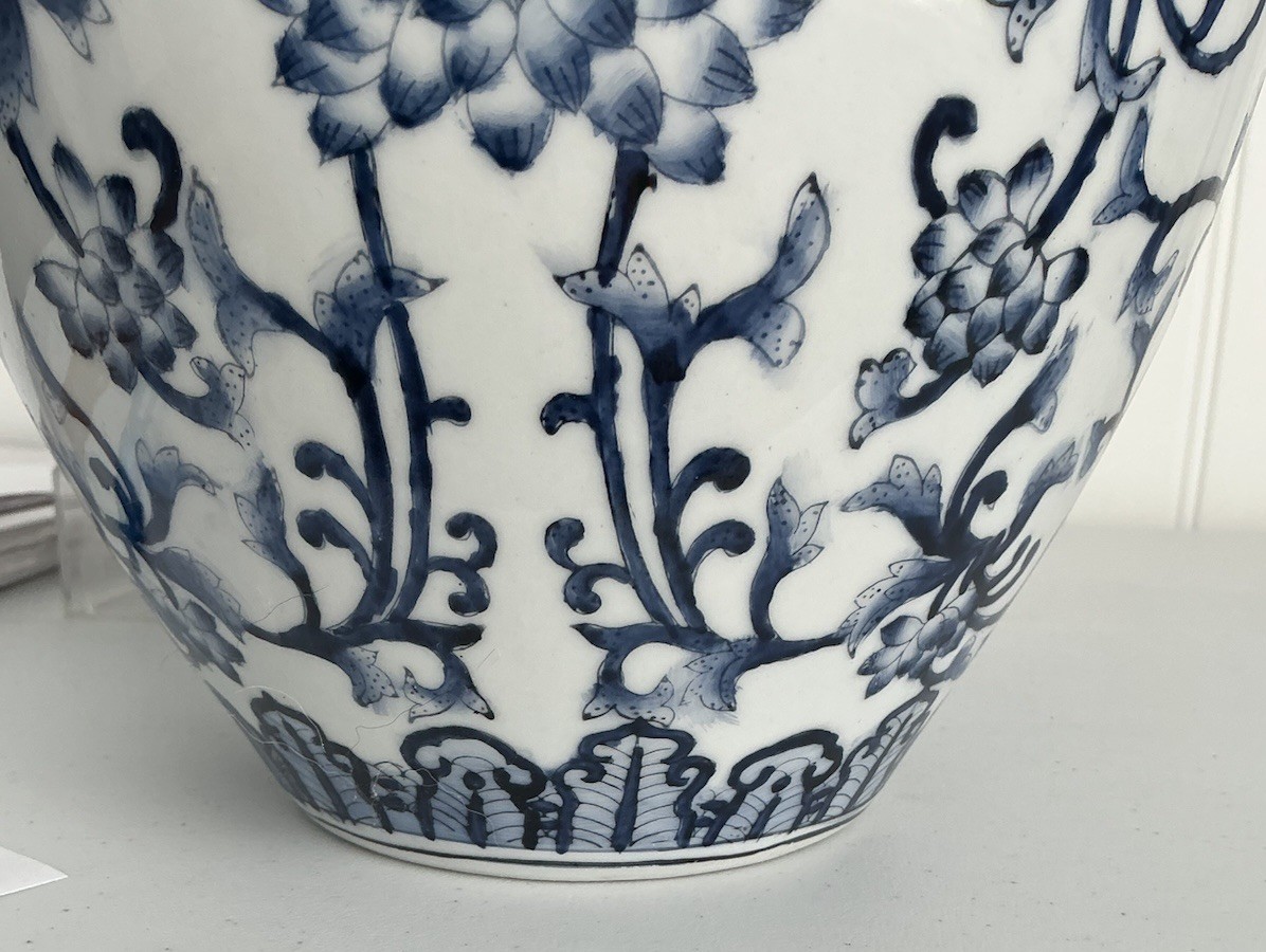 BLUE AND WHITE CERAMIC VASE POTTERY