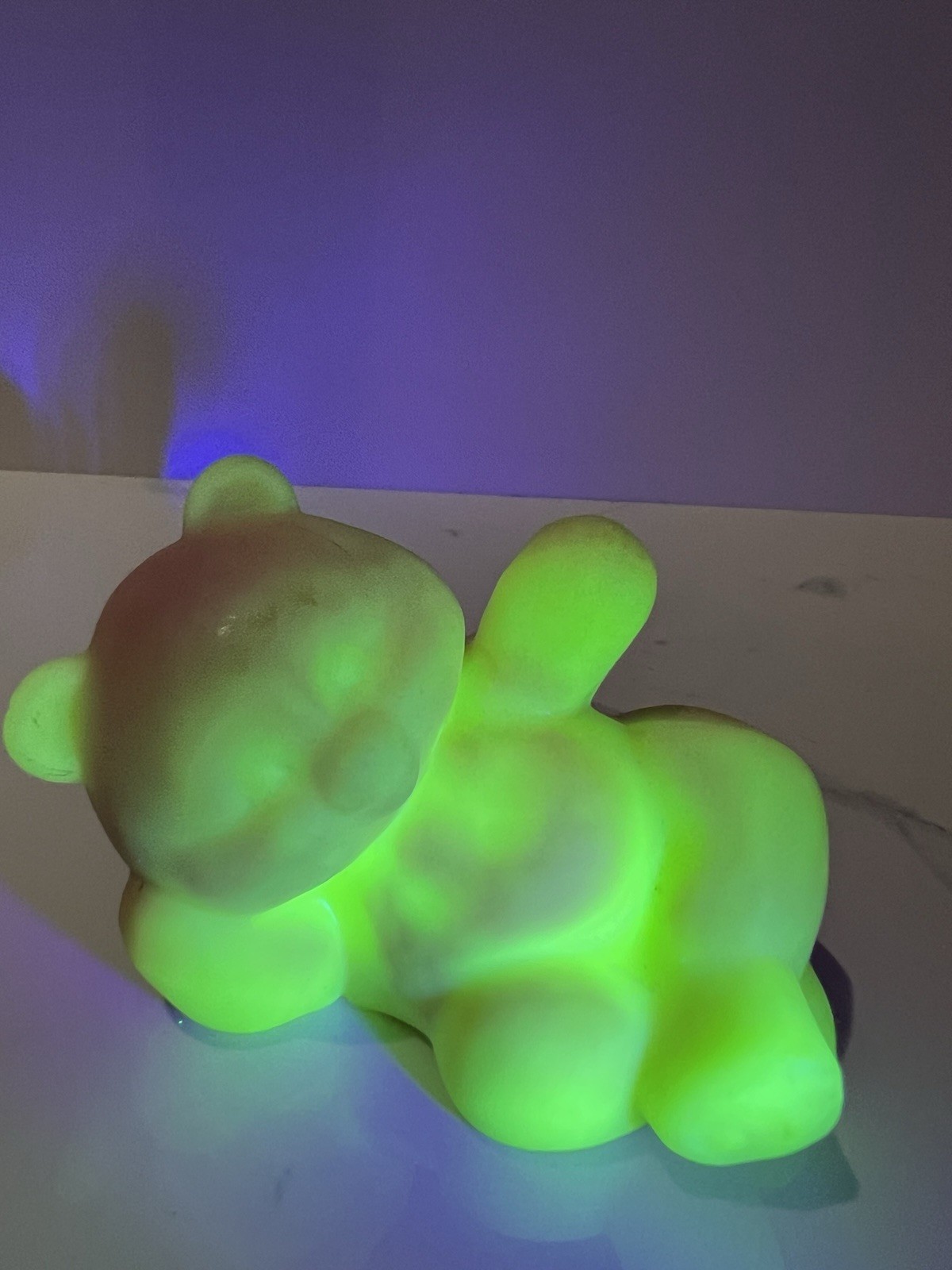 VTG Fenton Burmese Glows Under Black Light Bear Figurine