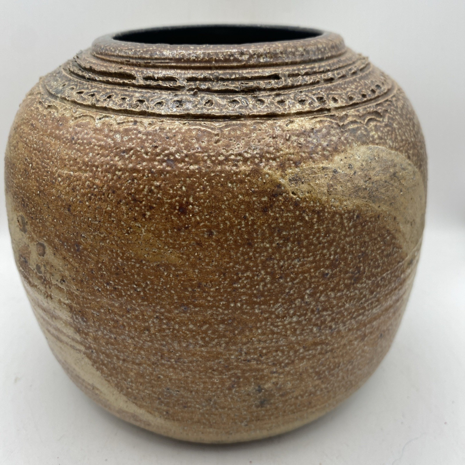 Bizen Ware Clay Pottery Vase/Urn Detailed Edge Signed 5.5”T 6”W 3 Lbs Very Cool