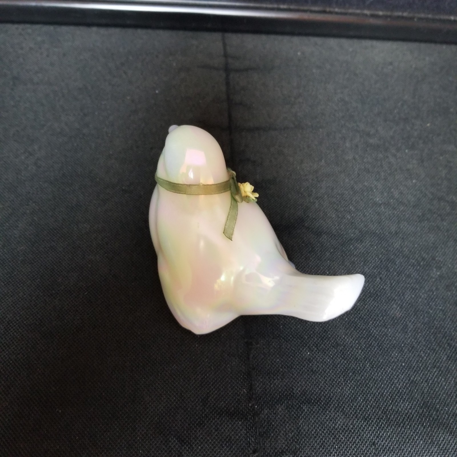 Vtg Fenton White Sparrow Bird Opalescent Iridescent Art Glass Figurine 4.5″