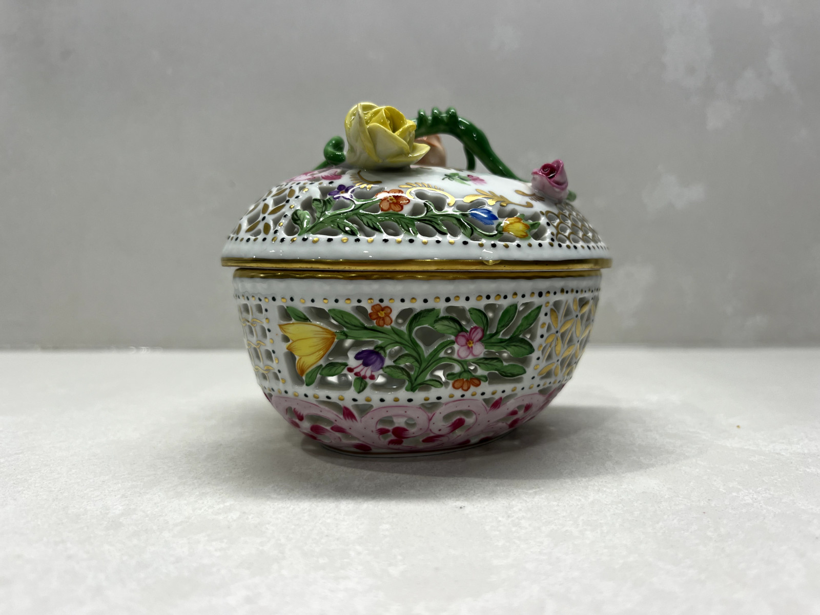 Herend Giftware Porcelain Heart Shape Reticulated Bonbon & Lid 6200/C
