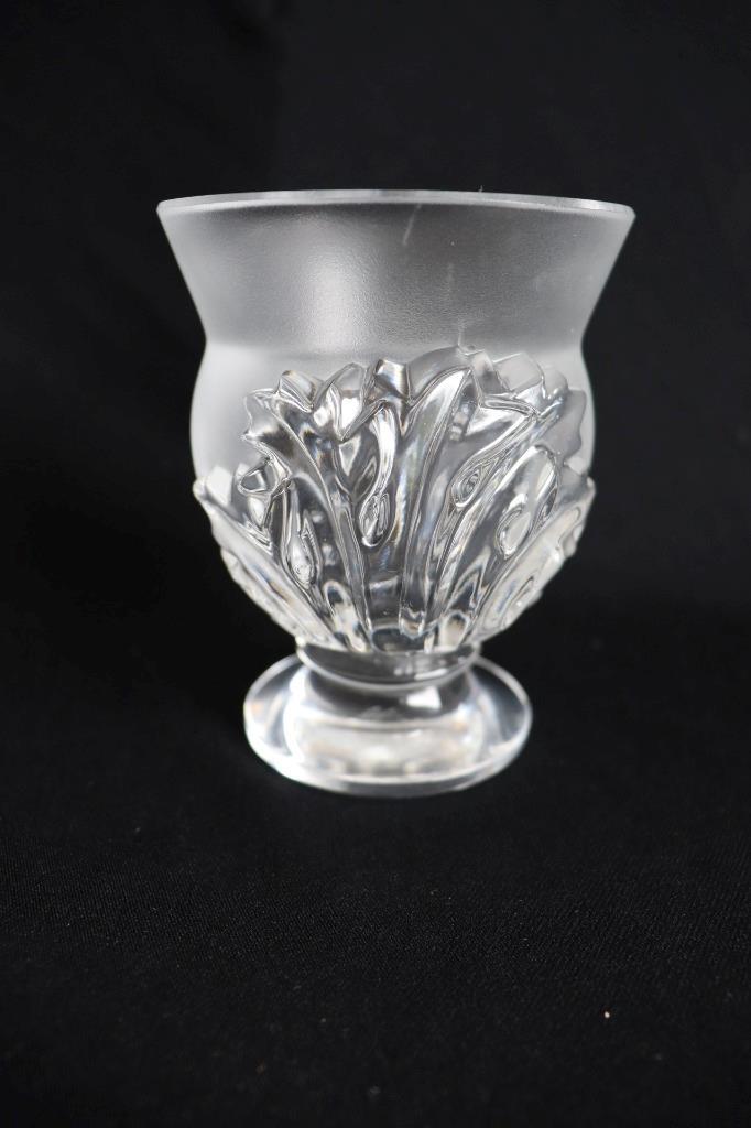 LALIQUE FRANCE ST. CLOUD HEAVY CRYSTAL FROSTED VASE 4 3/4″ TALL