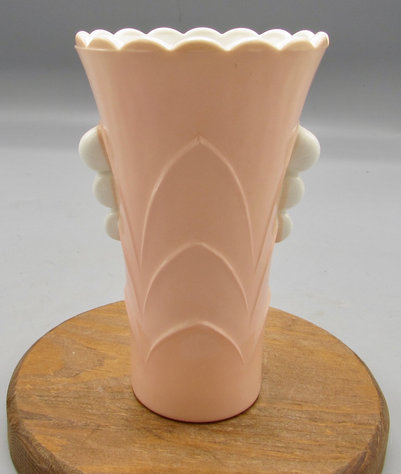 Anchor Hocking Fire King Art Deco Vase Peach White Beaded Handle Scallop Rim 5″