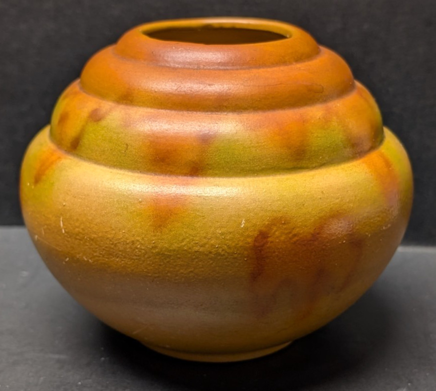 Beehive Ceramic Pottery Vase 4″H x 4.5″W Made in Czechoslovakia