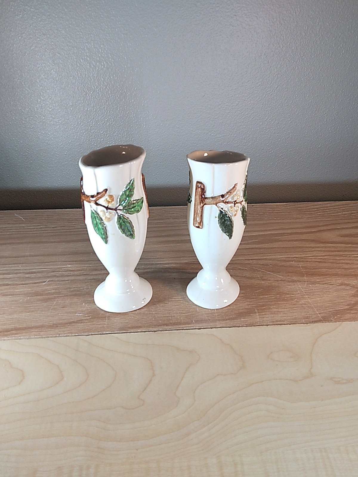 VTG Off-White Pottery Vase W/Raised Green Brown Accent 6.75” Mark 751 Lot of 2