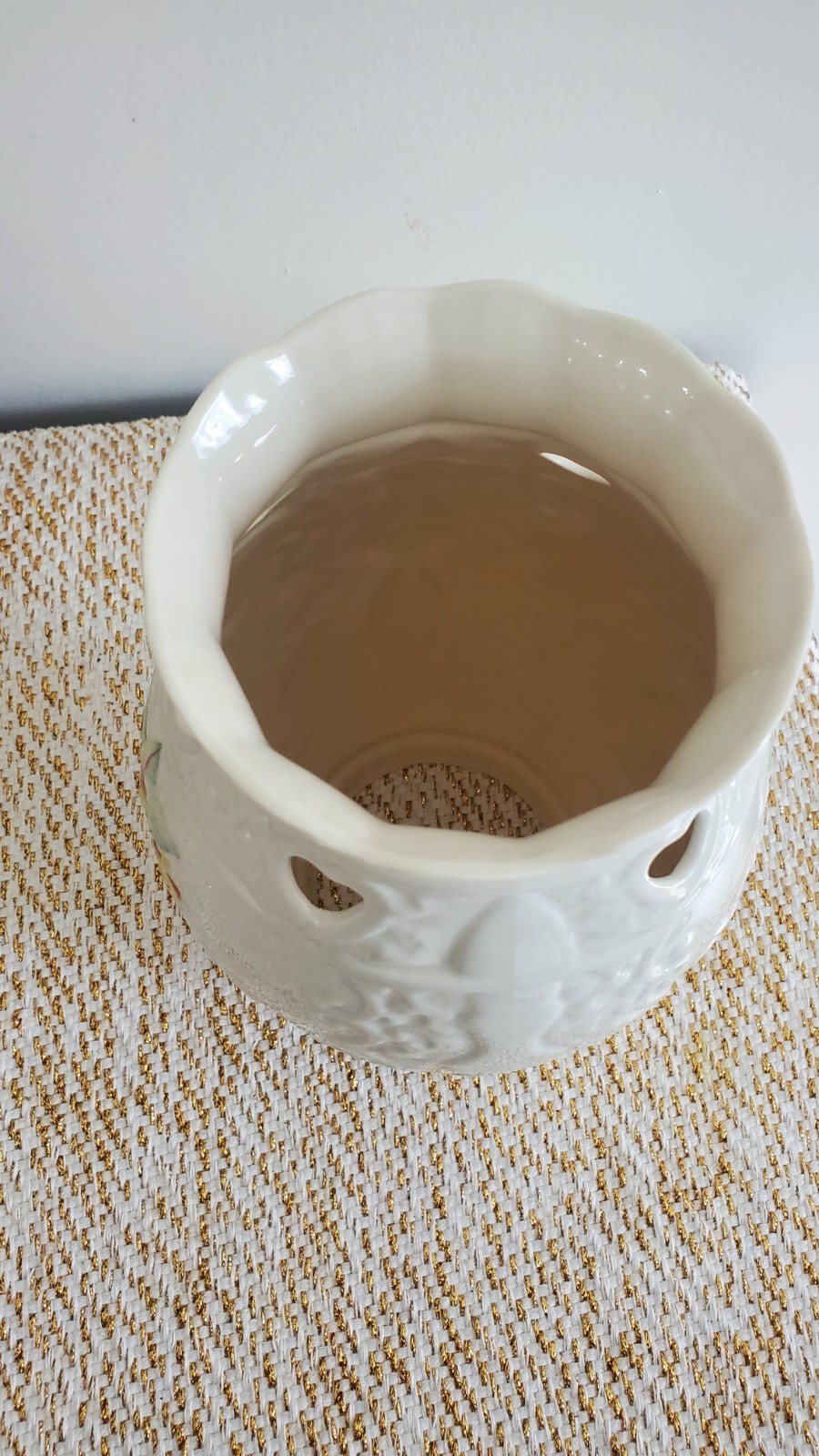 ROMANTIC ROSE “BELLEEK” POTTERY PORCELAIN HURRICANE LAMP 2001 GGREAT FIND!