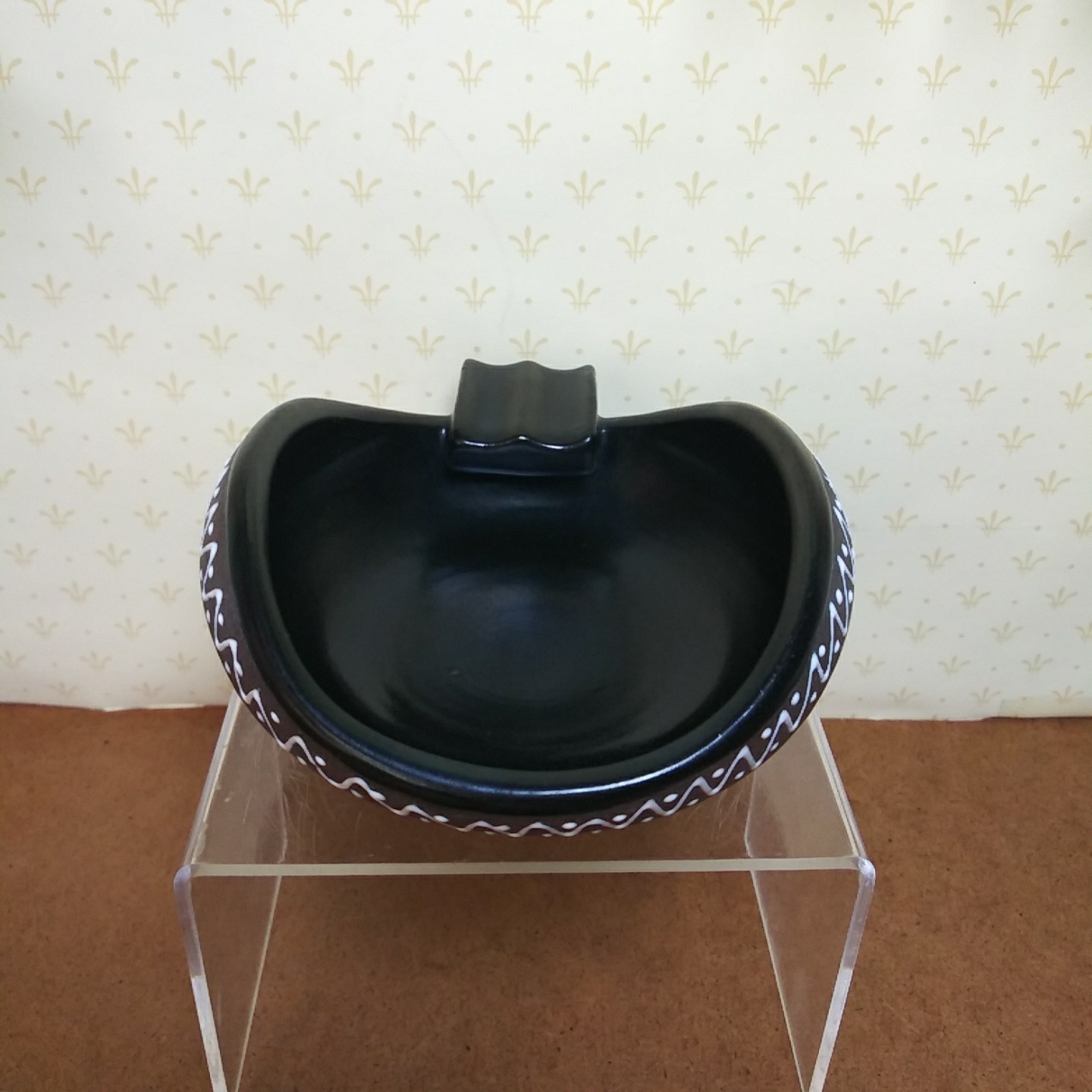 Vintage 5″ Black Norwegian Handmade Ashtray Norway MCM Clamshell Design Redware