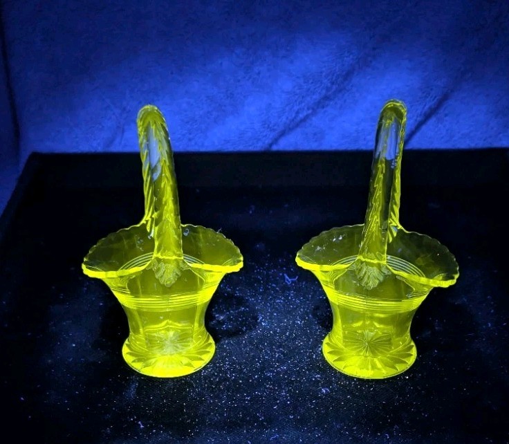 Pair Cambridge Chantilly Clear Glass Baskets UV Glow Manganese 365nm Starburst