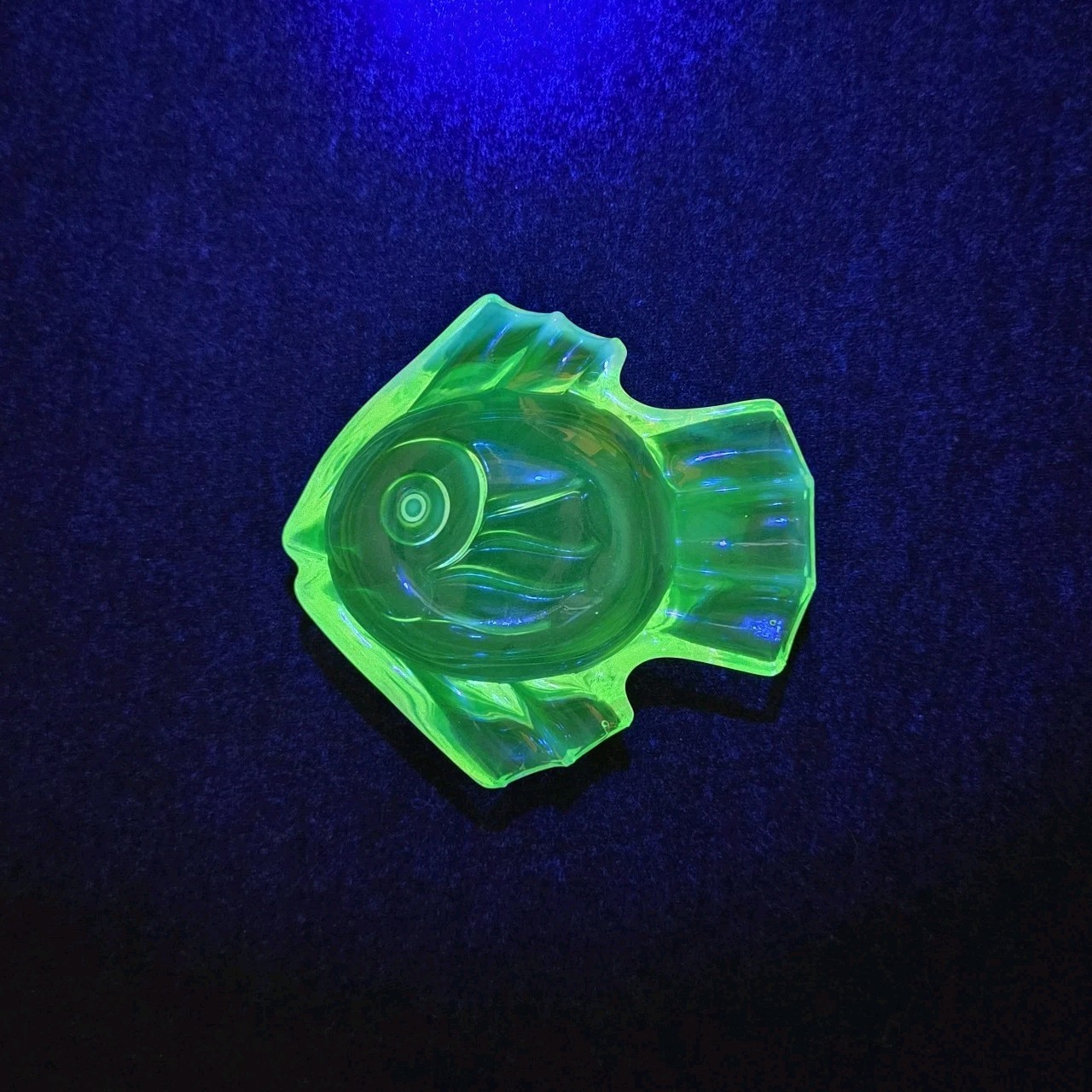 Duncan Miller Fish Ashtray Figurine 3.75″ GLOWS Uranium Canary Opalescent MCM