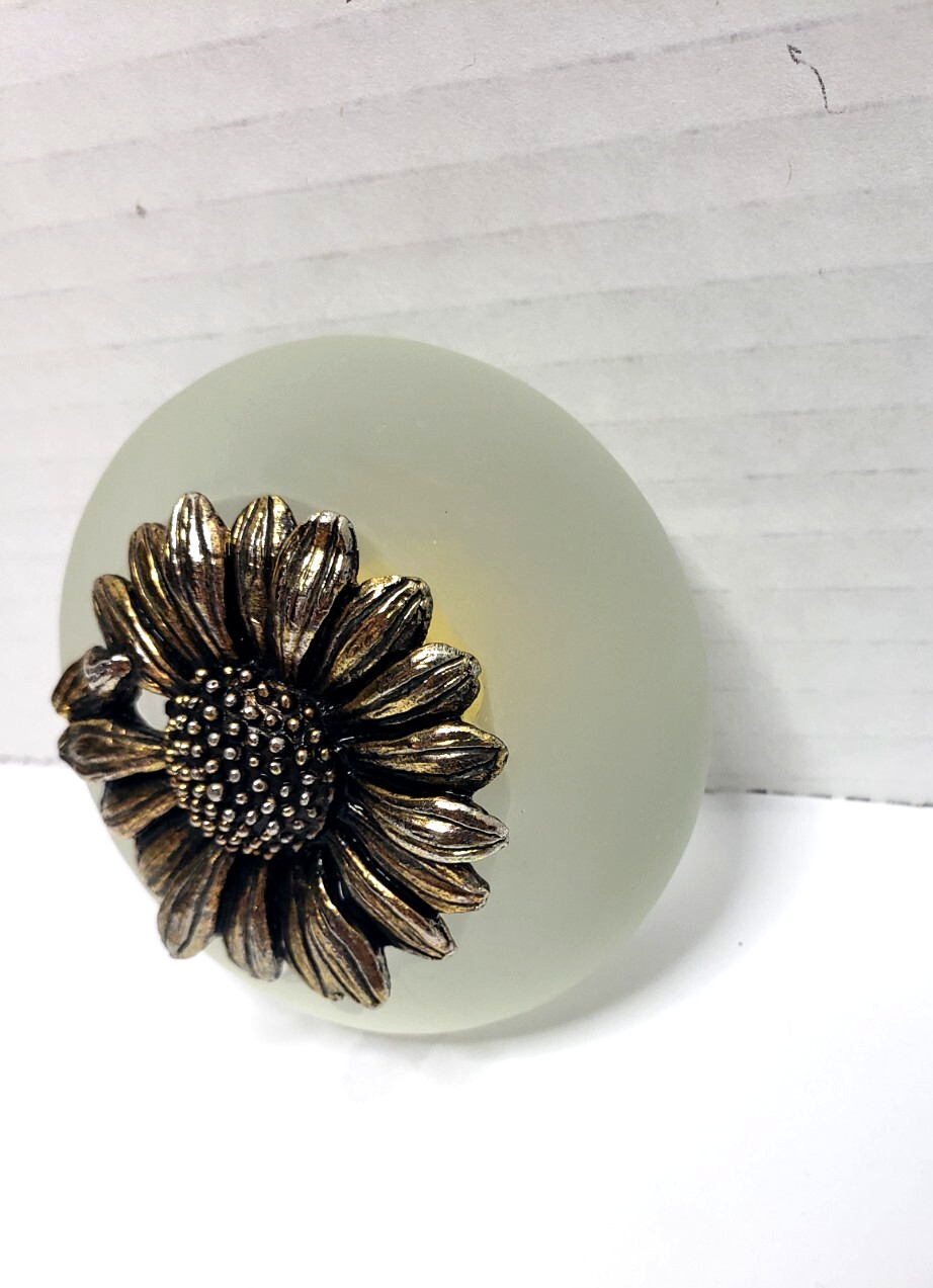 Vintage 1978 George Good Corp. Frosted Glass Sunflower Paperweight 2.75″ Dia