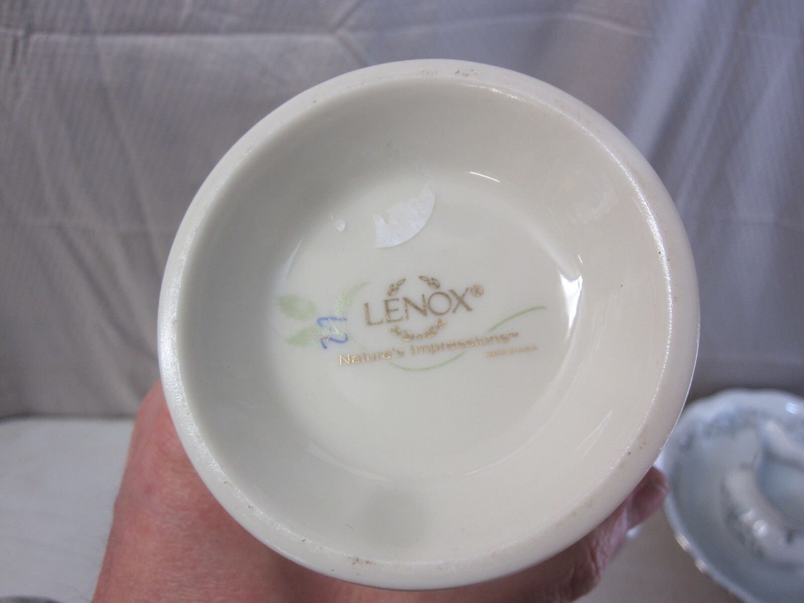 LENOX Nature’s Impression Drift Leave 8 in Gold Trim Vase
