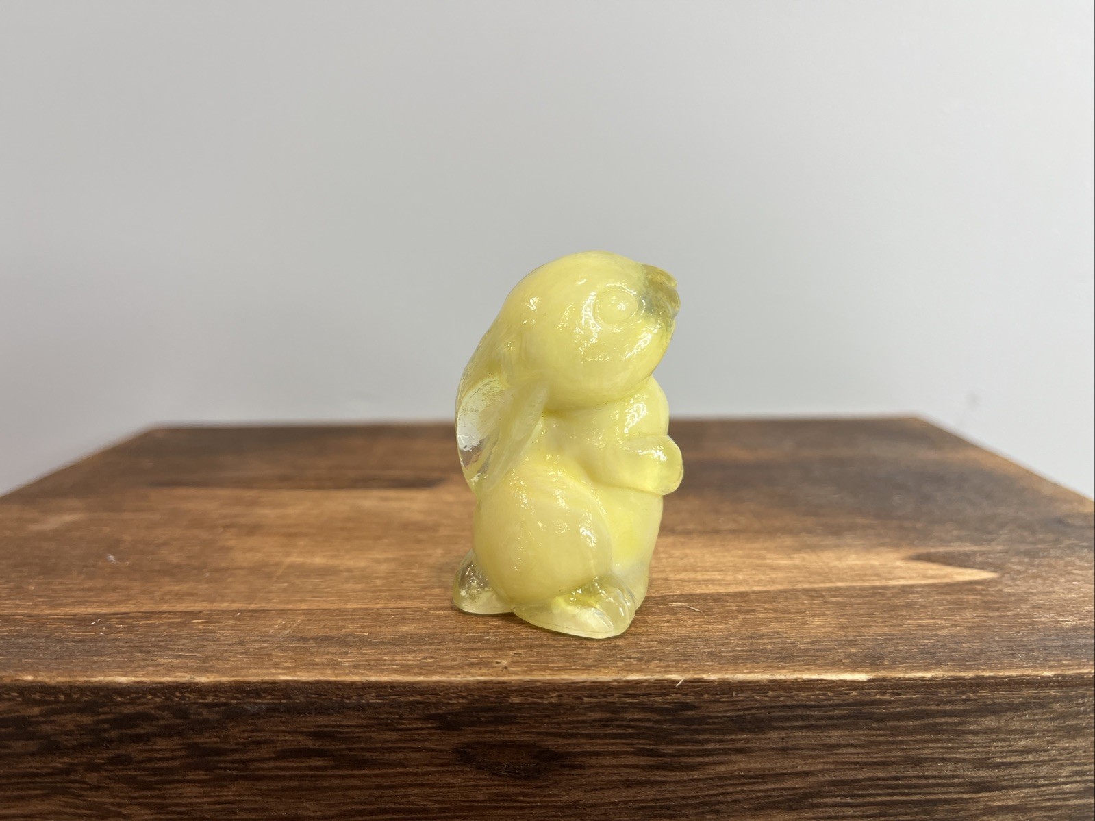 Boyd Art Glass Brian the Bunny Yellow Custard Cadmium Glow