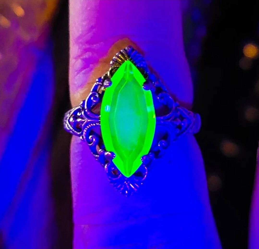 Sterling Uranium Glass Ring Marquise Filigree Green Faceted 925 Silver