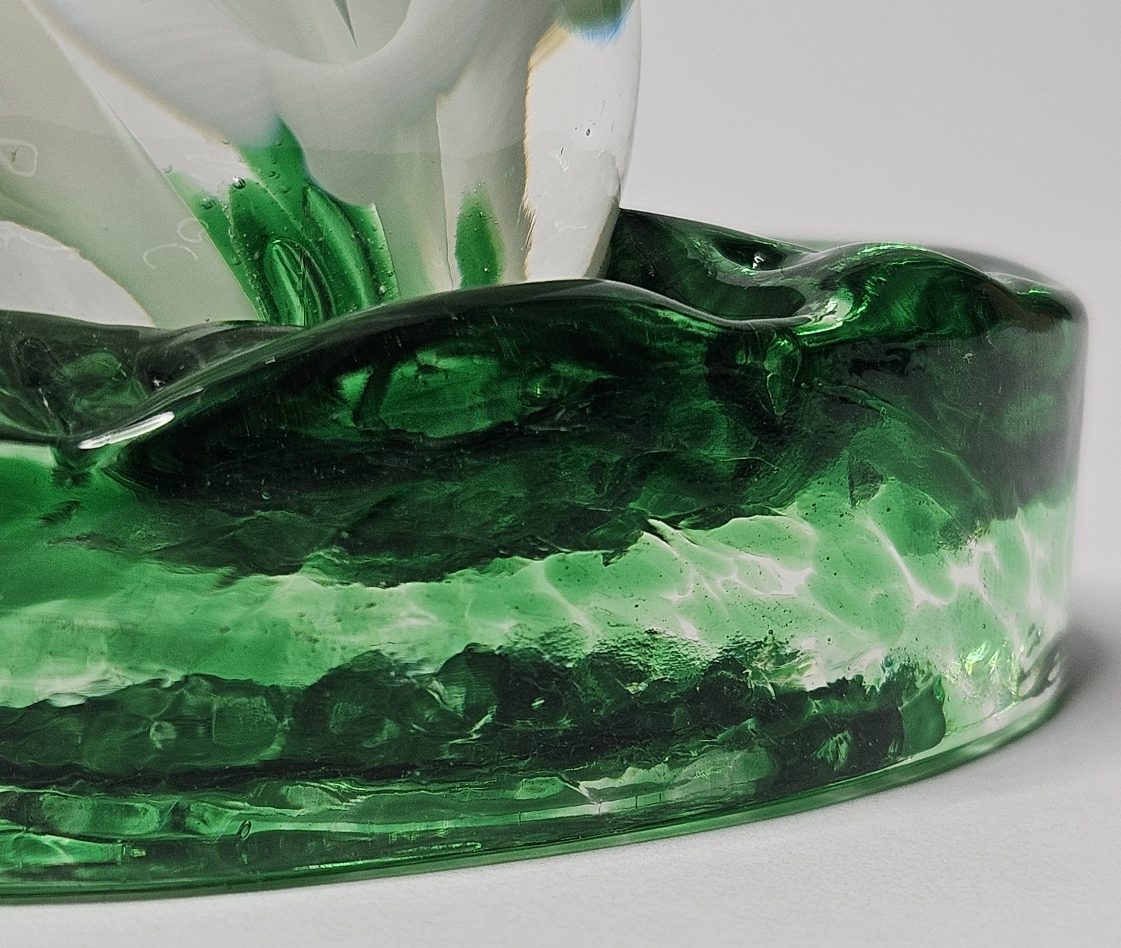 Vintage 1973 St. Clair Glass Heritage Paperwight Easter White Lily & Green Base