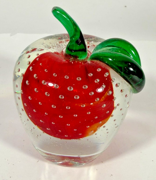ART GLASS CONTROLLED BUBBLES RED APPLE W GREEN LEAF PAPERWEIGHT 4” Murano Style