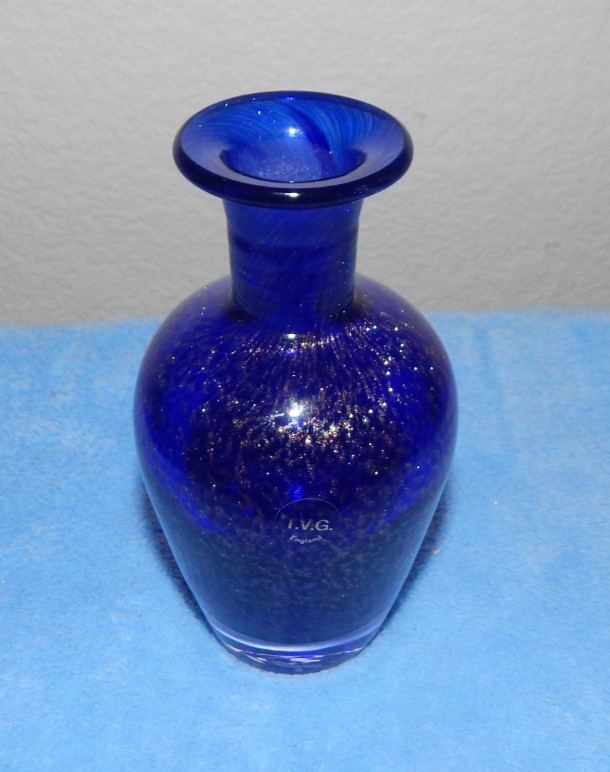 TEIGH VALLEY GLASS T.V.G. Iridescent Foil 5″ Blue Vase Handmade United Kingdom