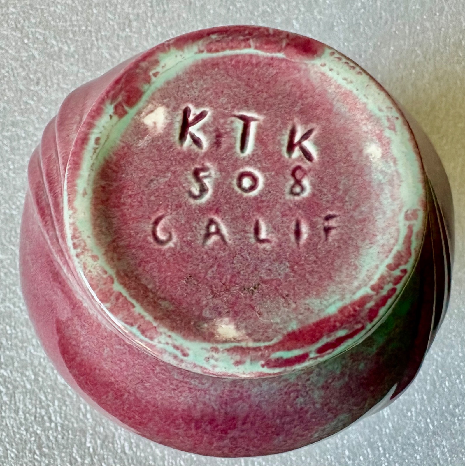 KTK Knowles Taylor & Knowles CA 503 Deep Pink Vase Swirled Waves